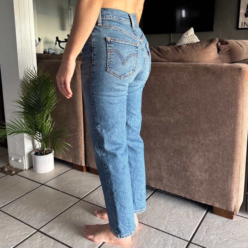 Levi's High Rise Blue Women's Jeans - Picture 2 of 8